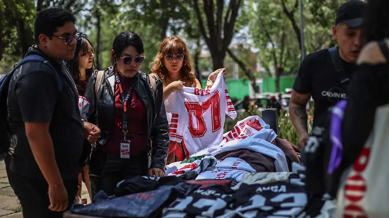 BTS Concierto Tianguis de Merch no oficial